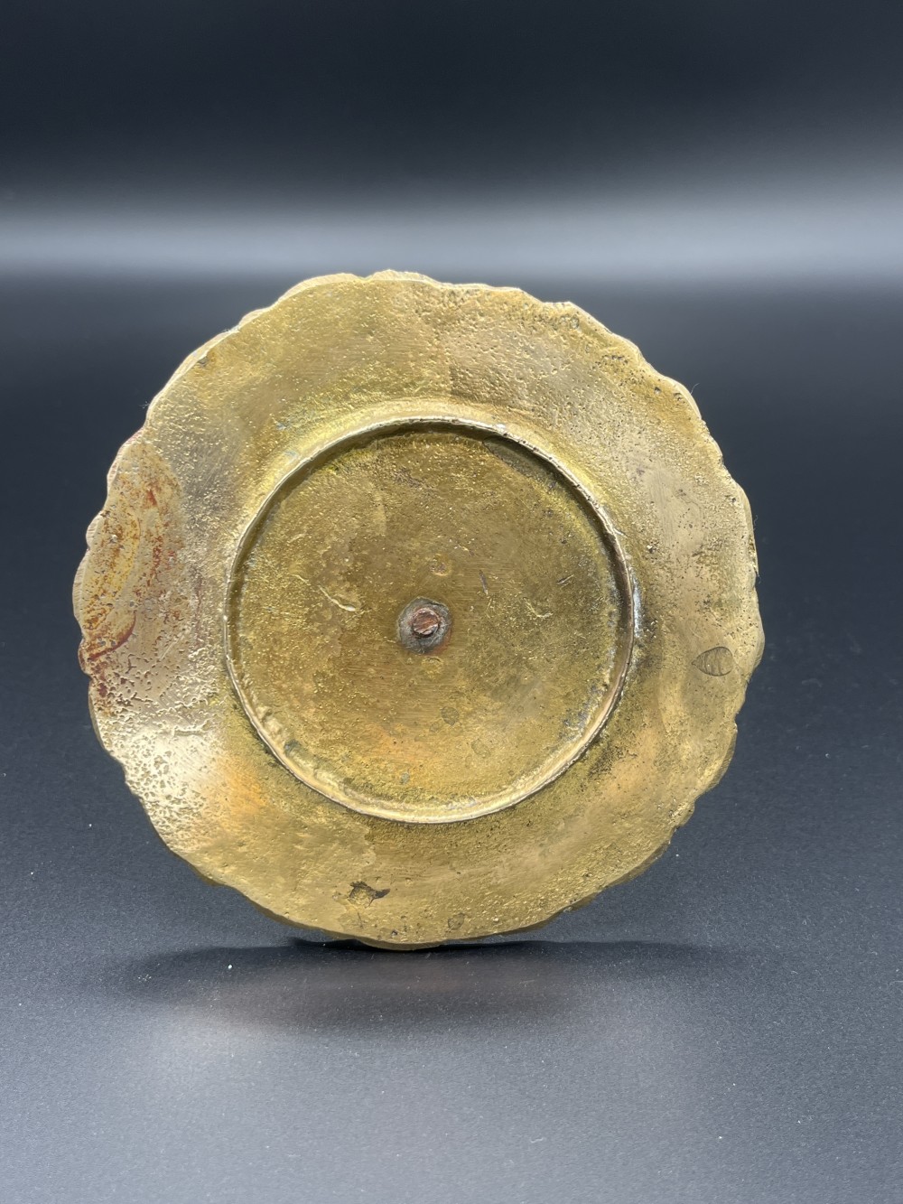 Vtg Brass ashtray with embossed base
