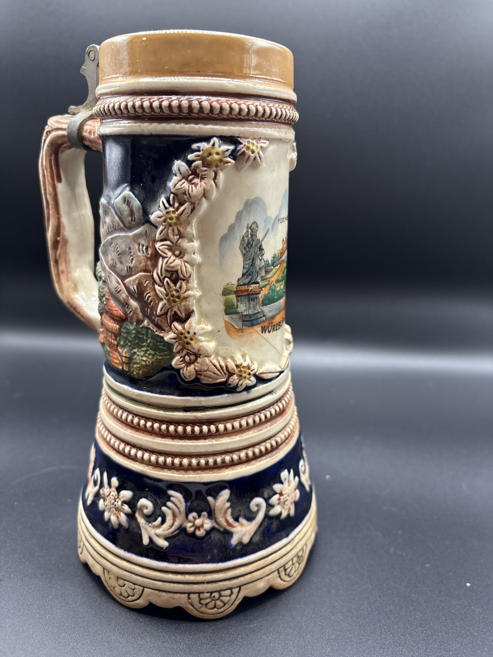 Hoehr German Style Relief Beer Stein 1/4 L ~7.5 in H