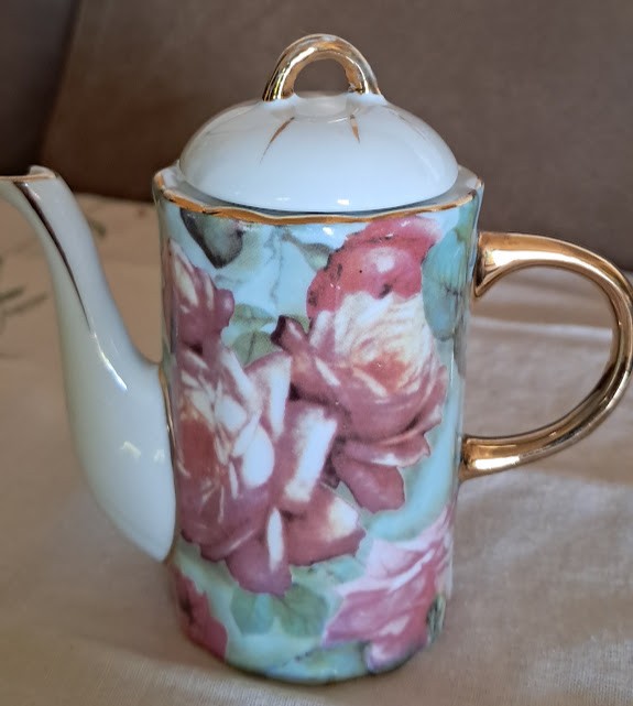Victoria Rose Miniature Tea Set (Chipped edge-teapot)