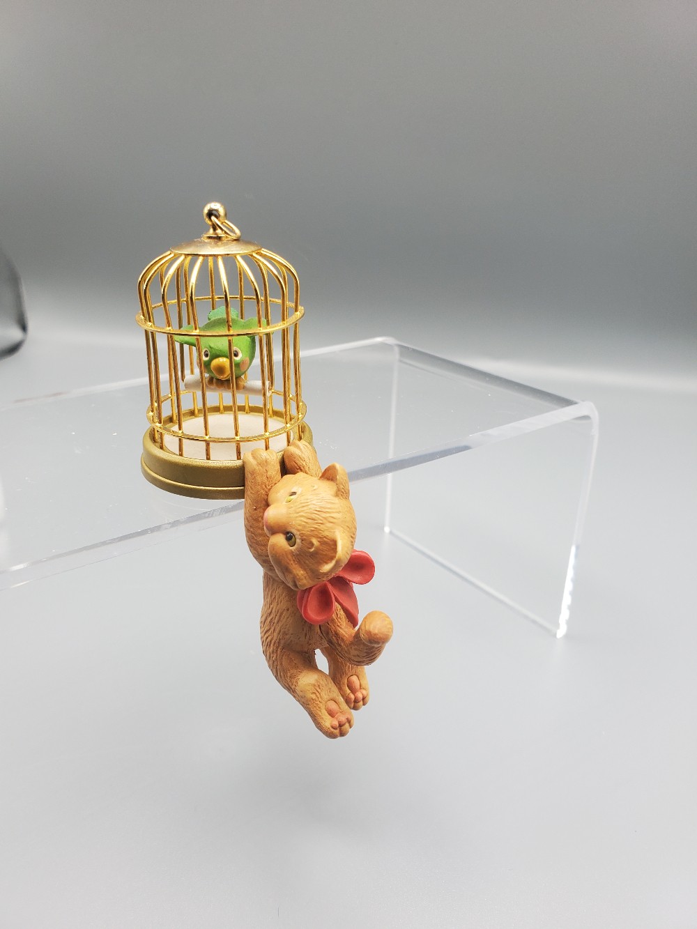 Hallmark ornament Mischievous Kittens year 2000
