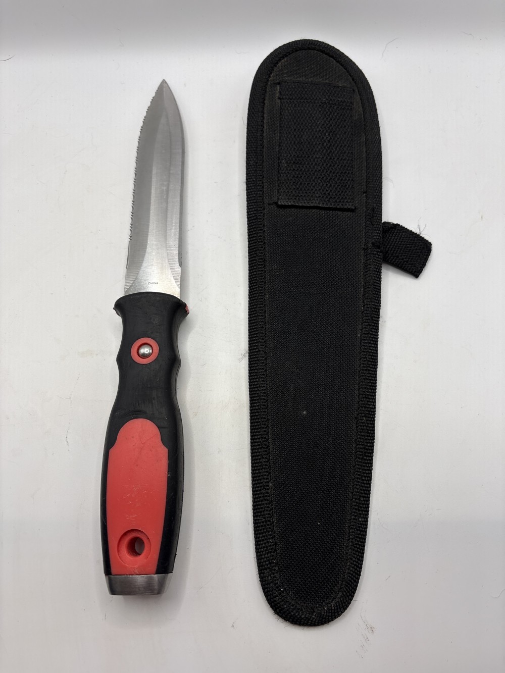 Malco Tools DK6S Cushion Gripped Double Edge Serrated Duct Knife with case Used As-is