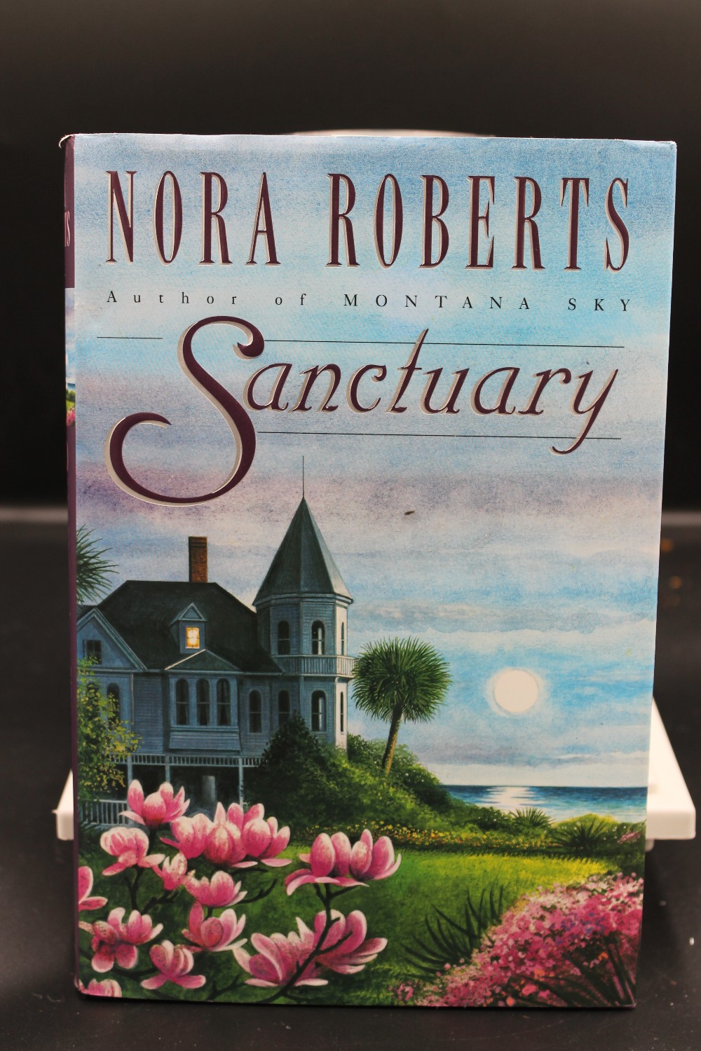 Hardcover SANCTUARY by Nora Roberts