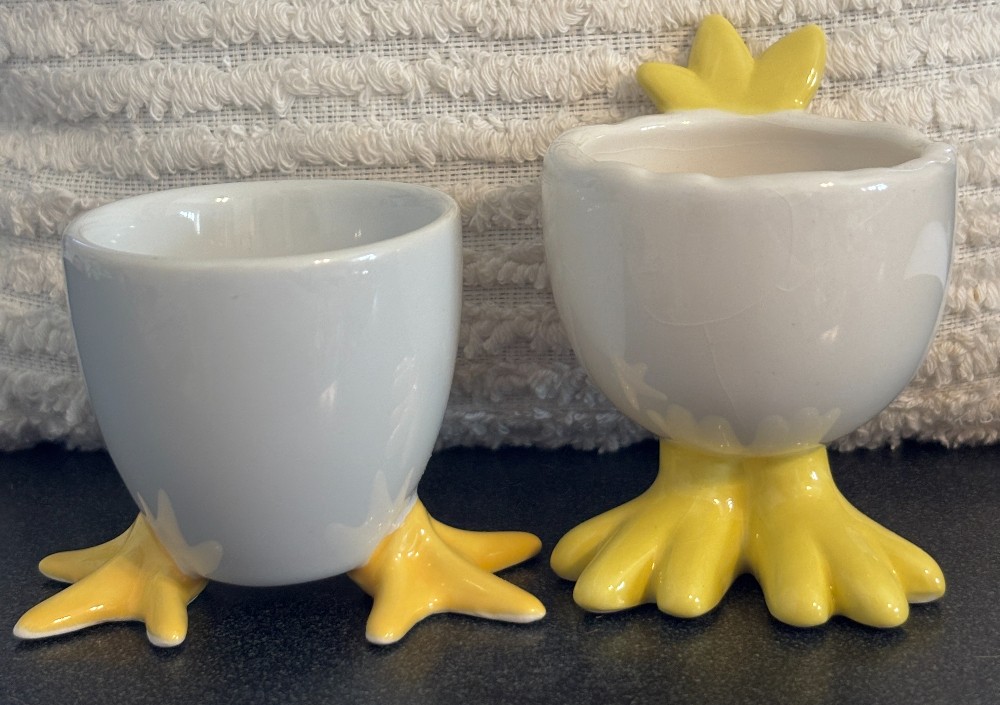Set of 2 white ceramic egg cups w/yellow chicken feet