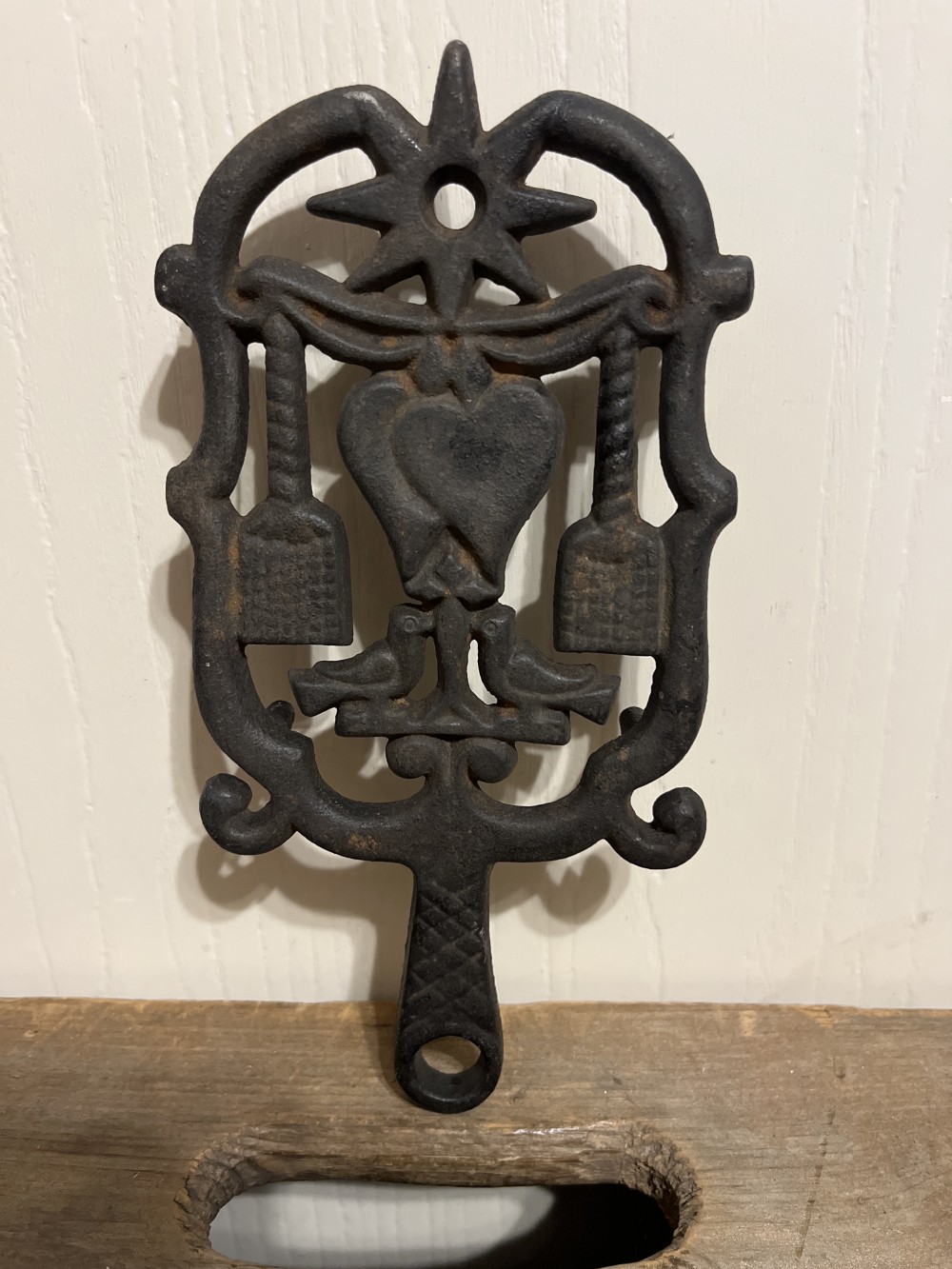 Vtg Hearts & Doves cast iron trivet