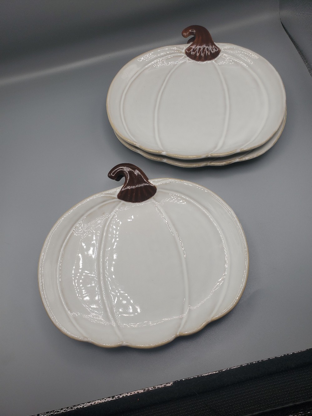 Crofton Set of Four White Harvest Pumpkin Ceramic Plates