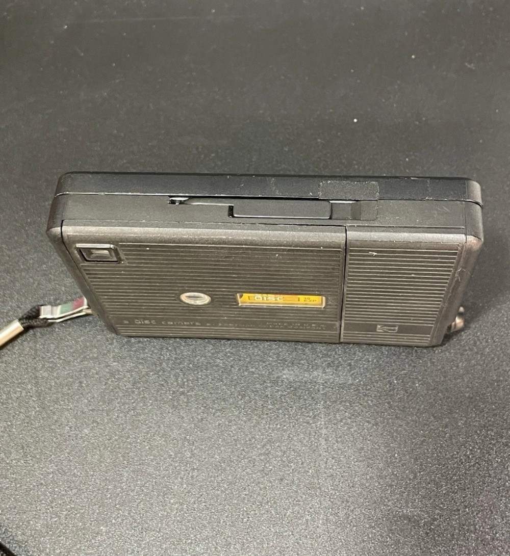 Camera Kodak Disc 6100 1982 Disc Film Camera Close-Up Lens with Wrist Strap