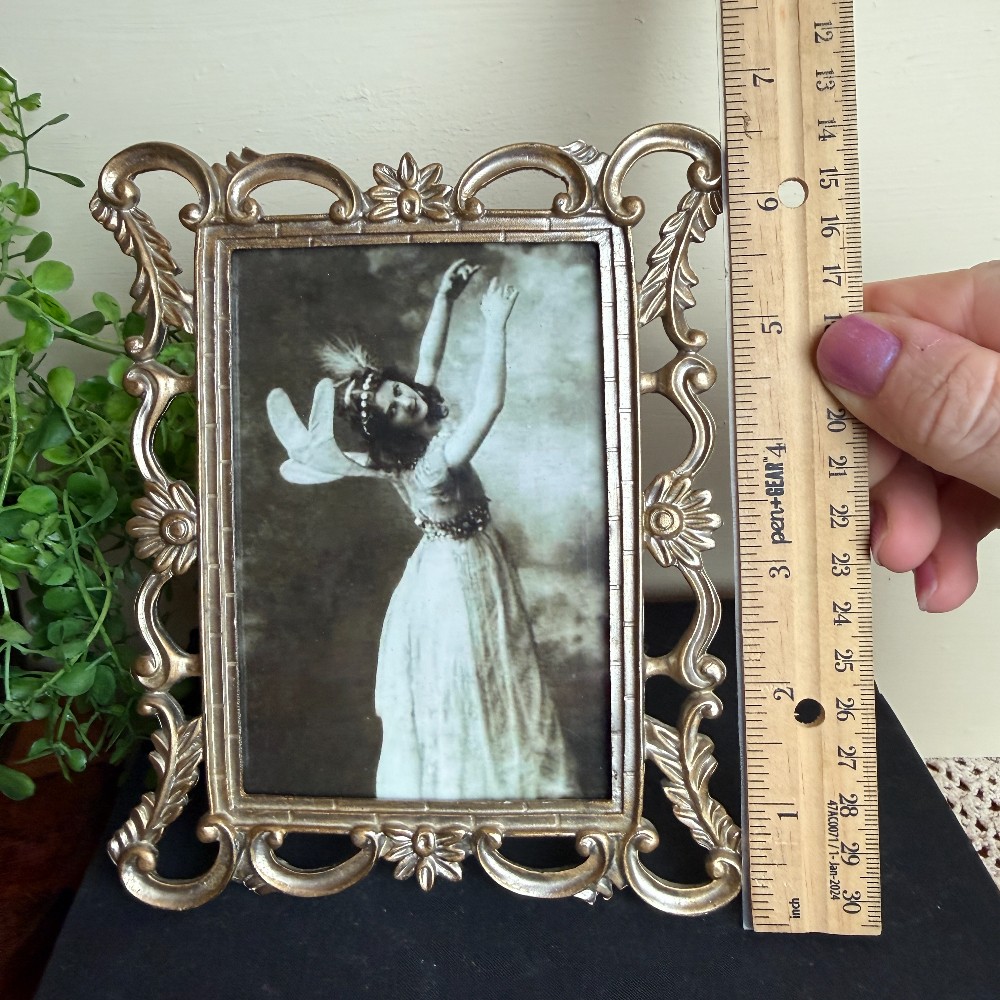Ornate Scrollwork Frame with Vintage Dancer Print (4x6)