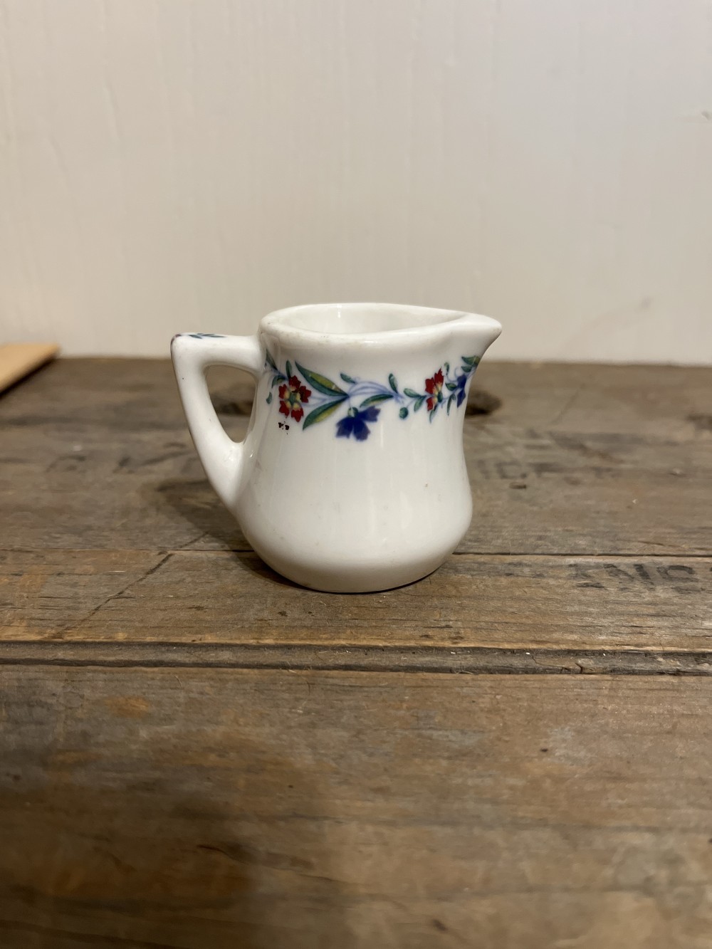 Vtg mini Homestead Hotel creamer