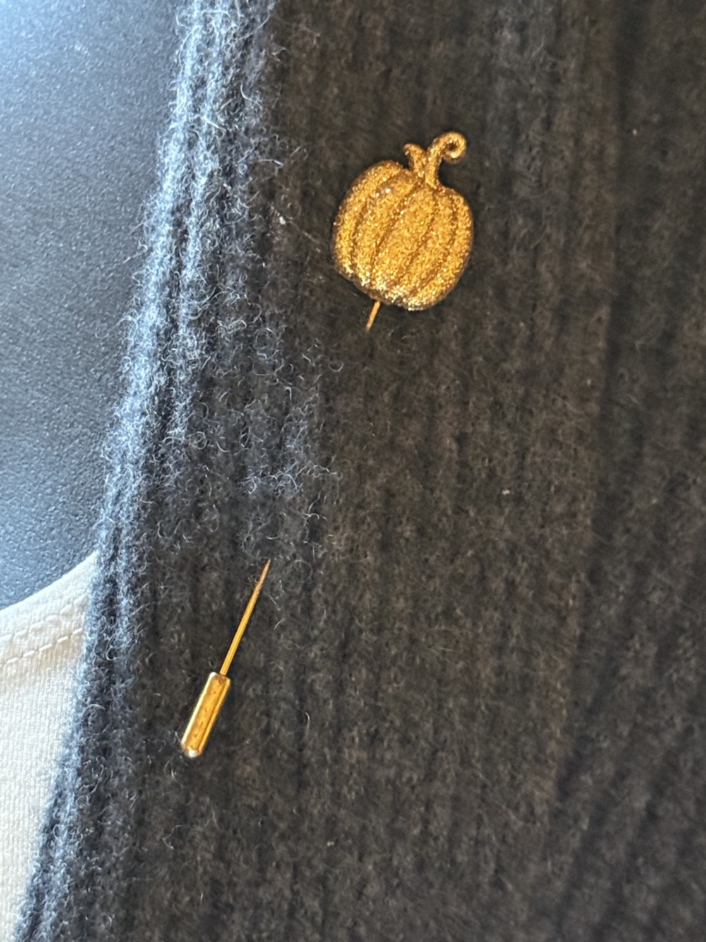 Hat Pin, Scarf Pin - Golden Pumpkin in Glitter,  Lapel Pin, Autumn, Fall, Thanksgiving
