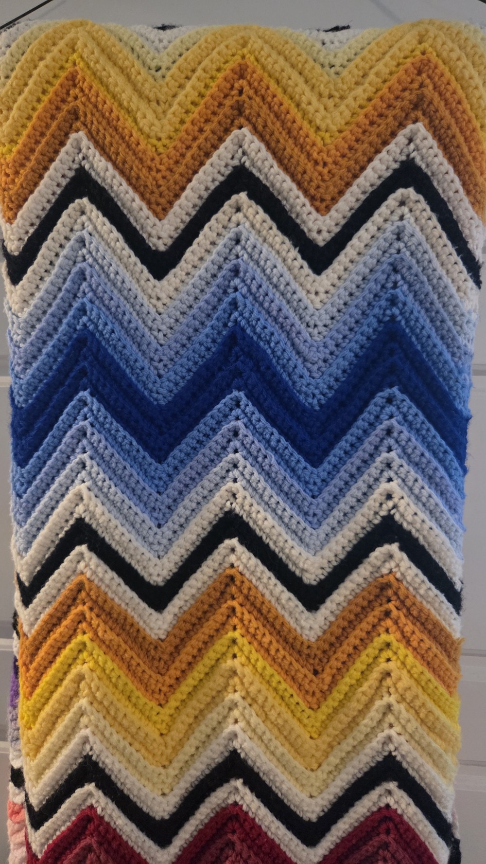 LN-1711  crocheted chevron afghan