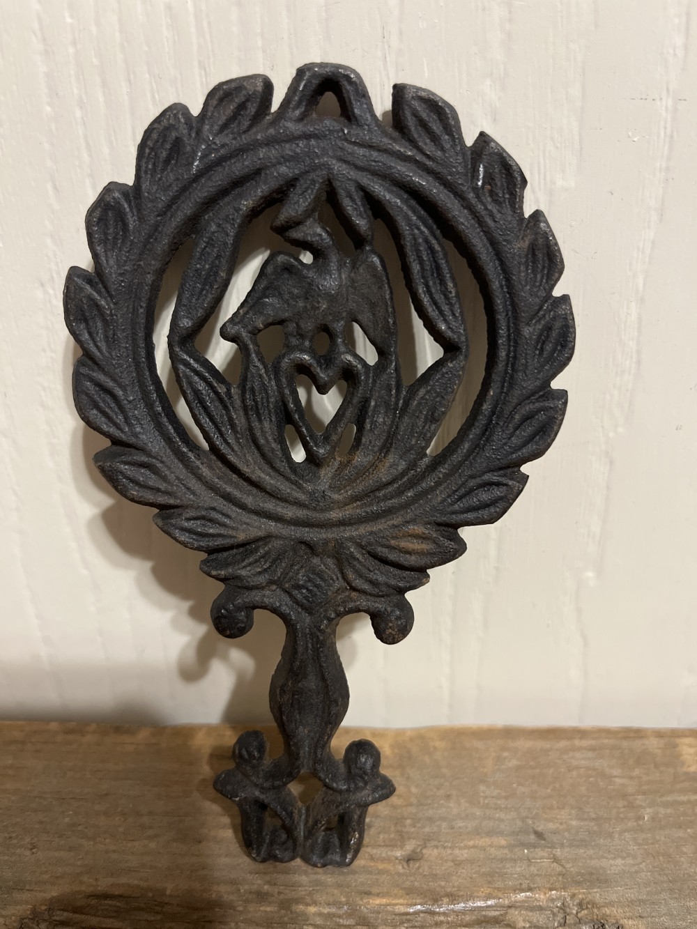 Vtg cast iron Eagle trivet - Small