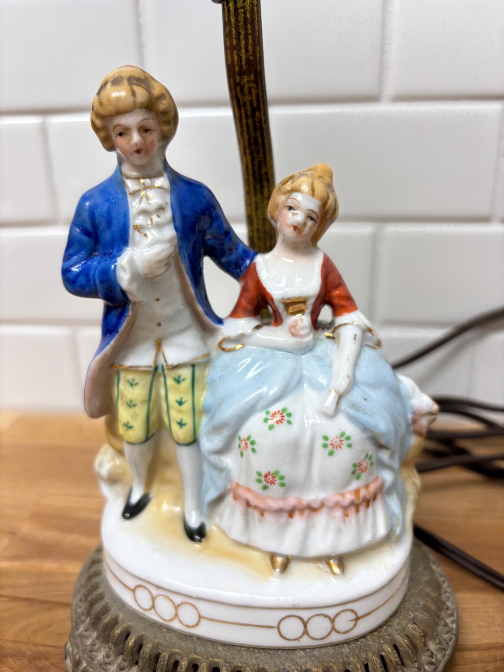 Lamp Vintage Porcelain Courting Couple Figurine Boudoir Table Lamp Working