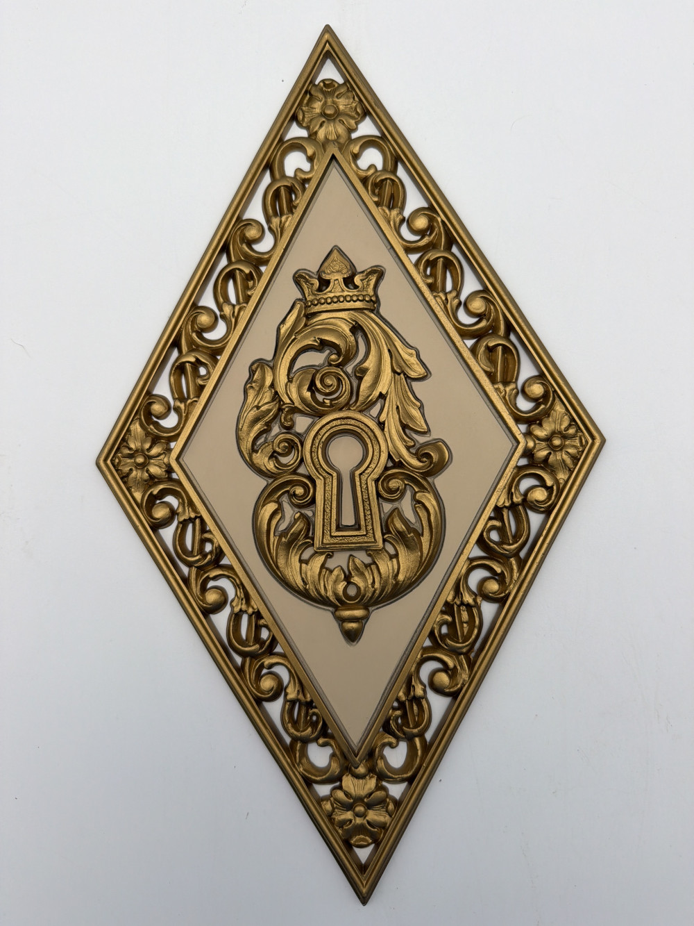 4 Vtg Dart Diamond Wall Plaques