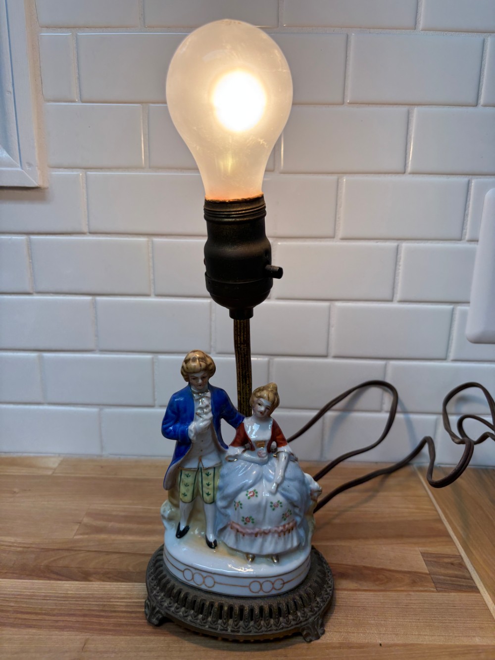 Lamp Vintage Porcelain Courting Couple Figurine Boudoir Table Lamp Working