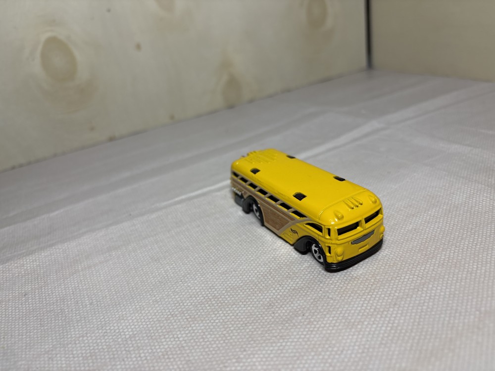 Hot Wheels 2000 Surfin School Bus