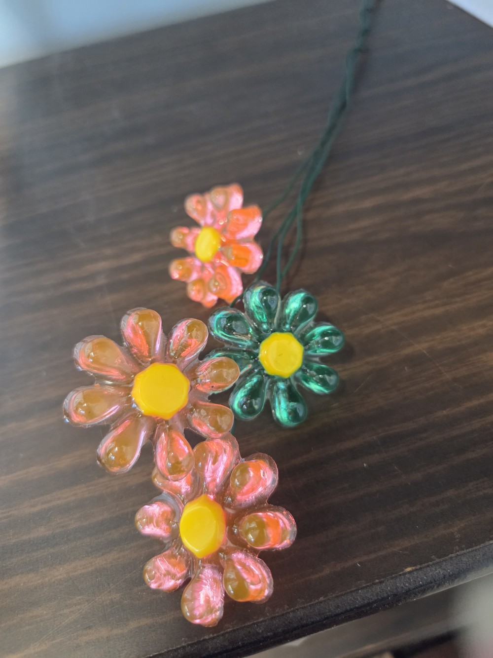 DO-1600 4 Retro lucite acrylic pink flowers