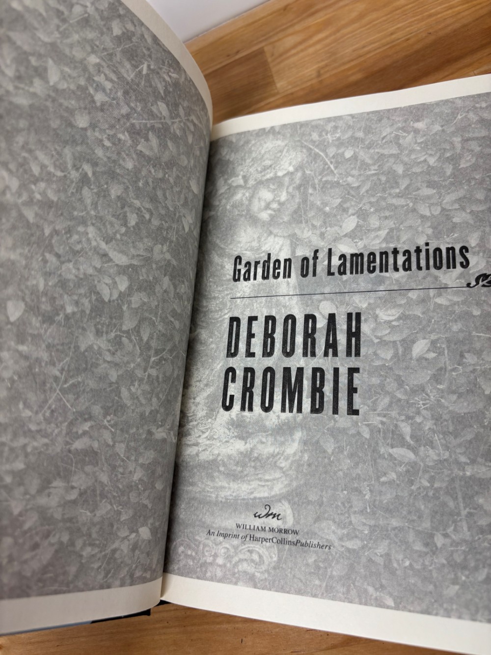 Book Garden of Lamentations First Edition Hardcover by Deborah Crombie (2017)