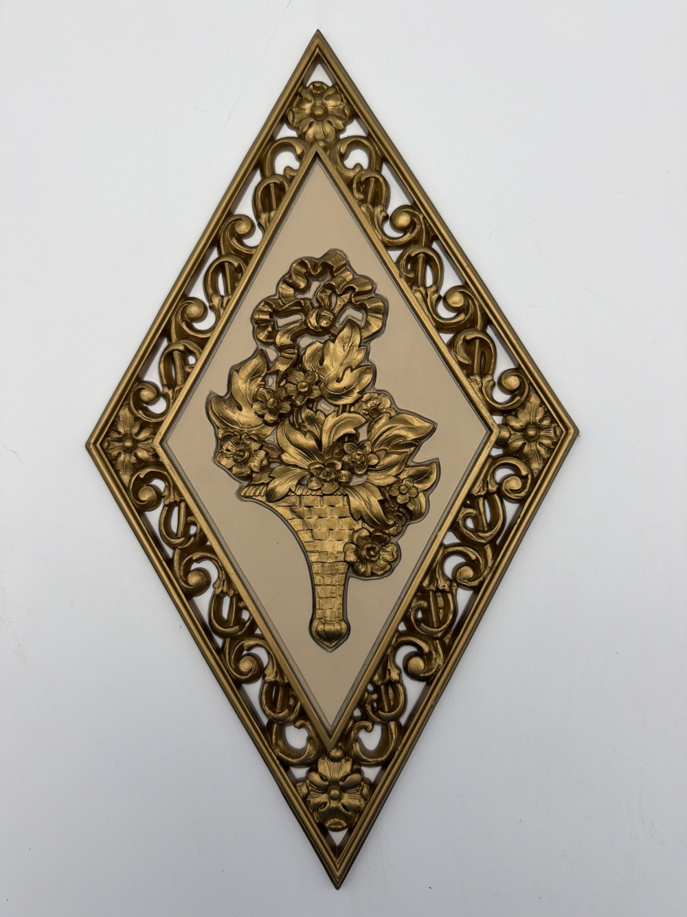 4 Vtg Dart Diamond Wall Plaques