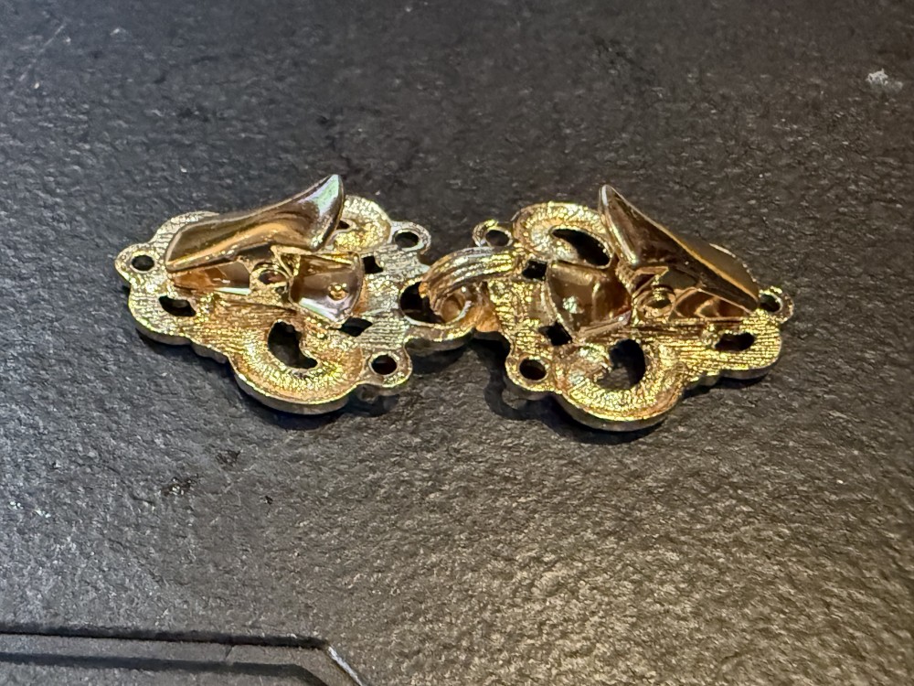 Sweater Clip, Cloak Clip, Dress Clip: Swirls Loops