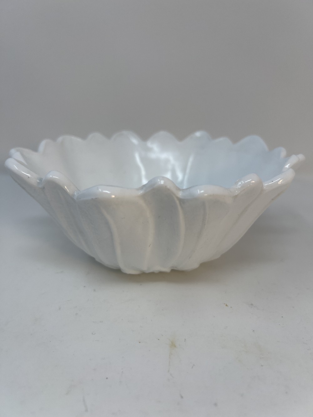 Vtg Indiana Milk glass Lily Pons Sunflower Bowl