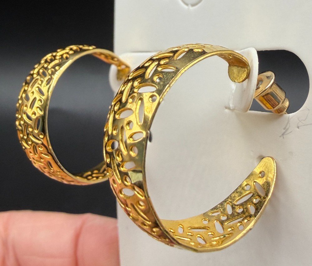 Vintage 1980s Gold Tone Cutout Openwork Hoop Earrings - 7/8 Inch Brutalist Abstract Filigree Post Backs