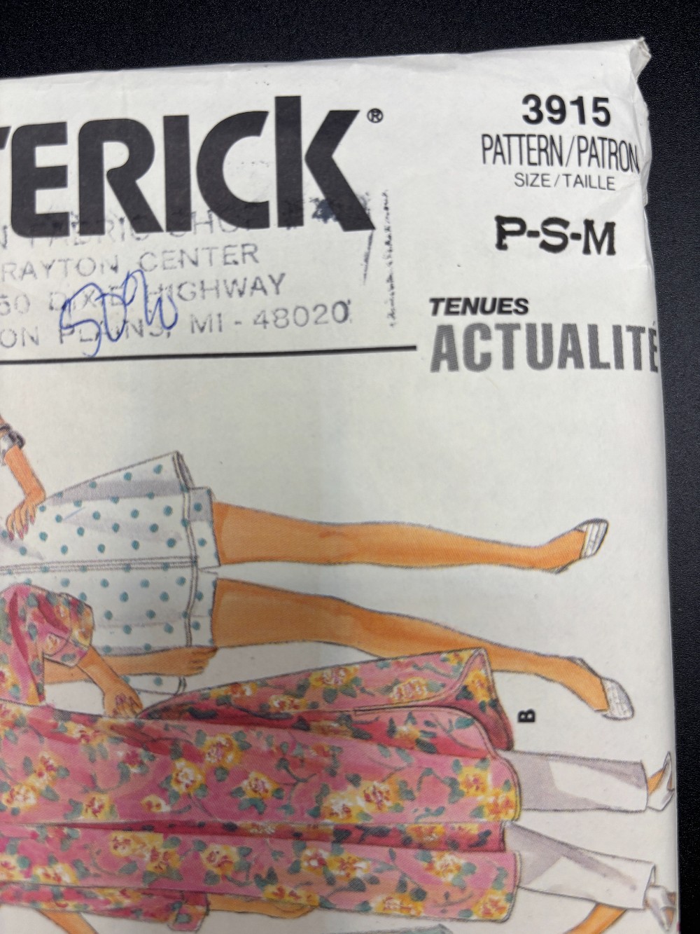 Fabric pattern Butterick 3915 maternity wardrobe size P-S-M