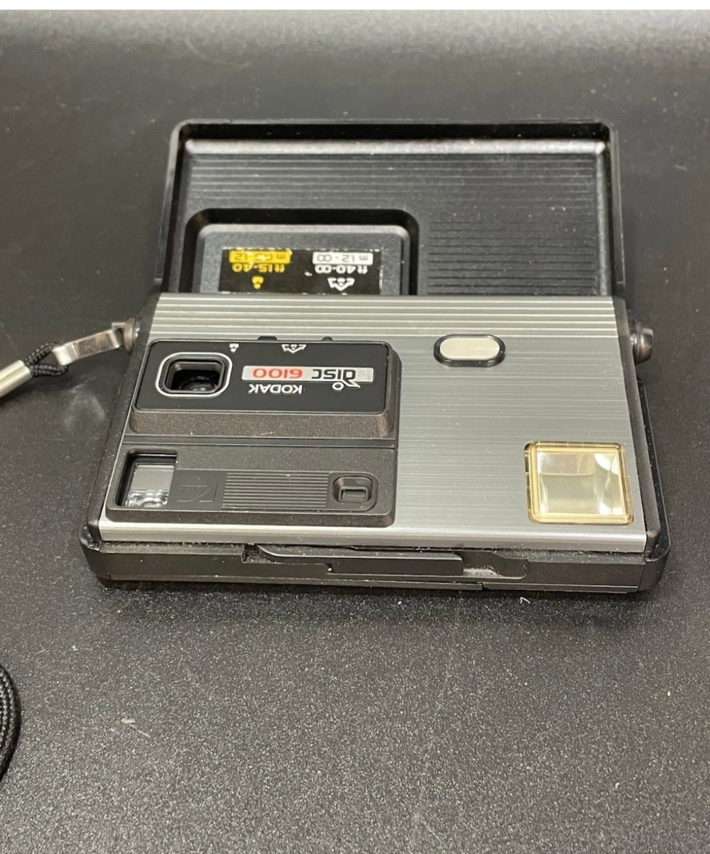Camera Kodak Disc 6100 1982 Disc Film Camera Close-Up Lens with Wrist Strap