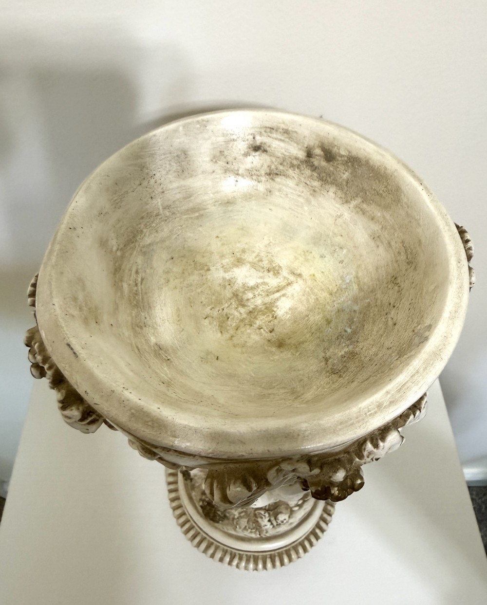 Vintage cherub resin stand bowl