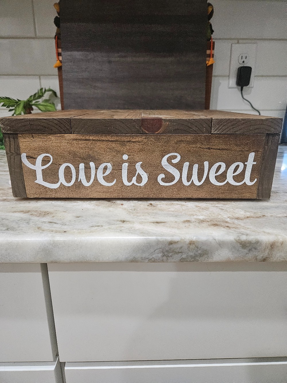 Love is sweet cake stand