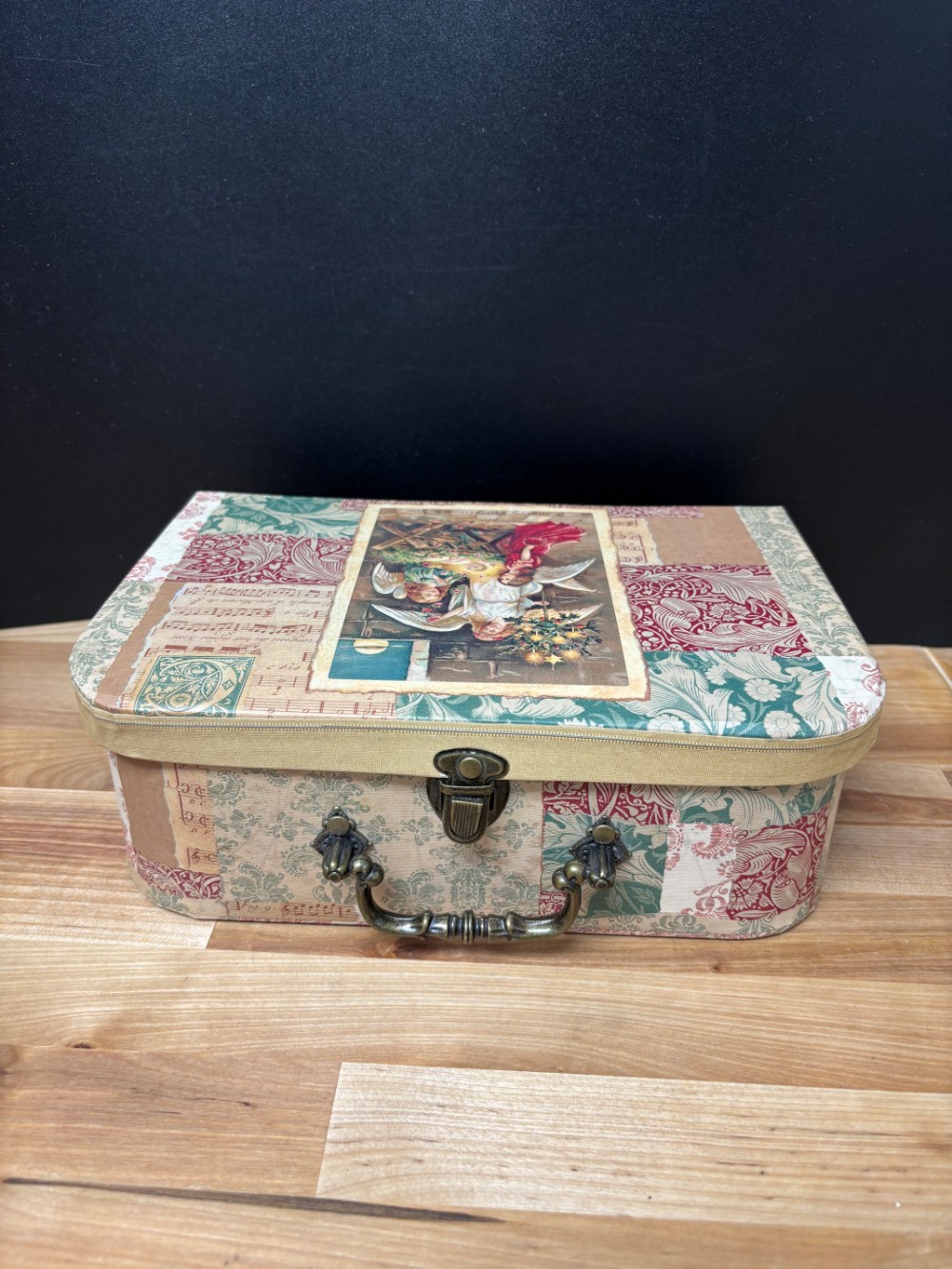 Brother Sister Design Studio Christmas Decorative Suitcase Box Nativity Angels 2007
