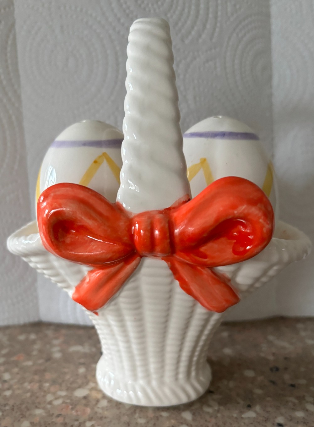 Easter egg/basket salt & pepper shakers white w/coral bow