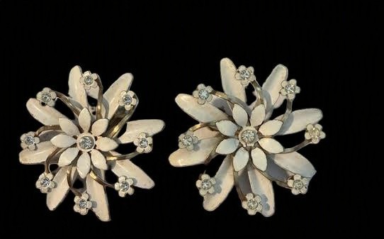 1950-60s White Enamel Flowers Clip Earrings