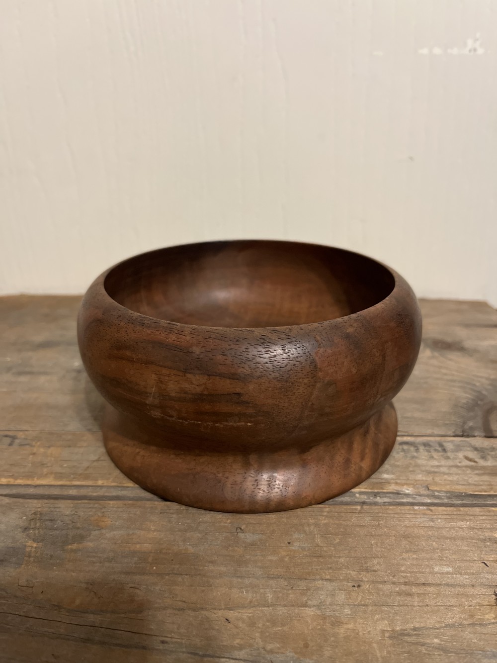 Hand turned walnut bowl - Alaska