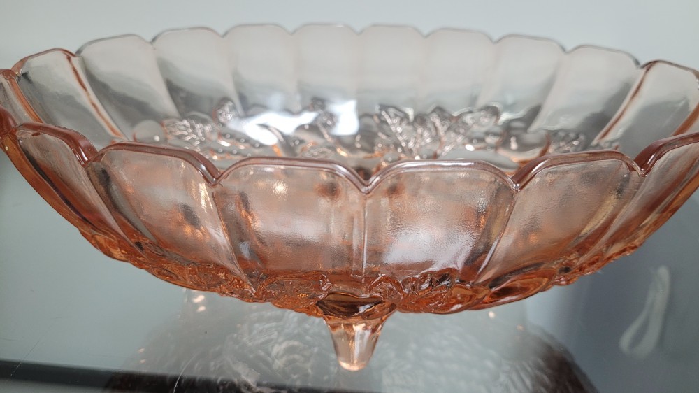 VTG Indiana Glass Garland footed fruit bowl pink