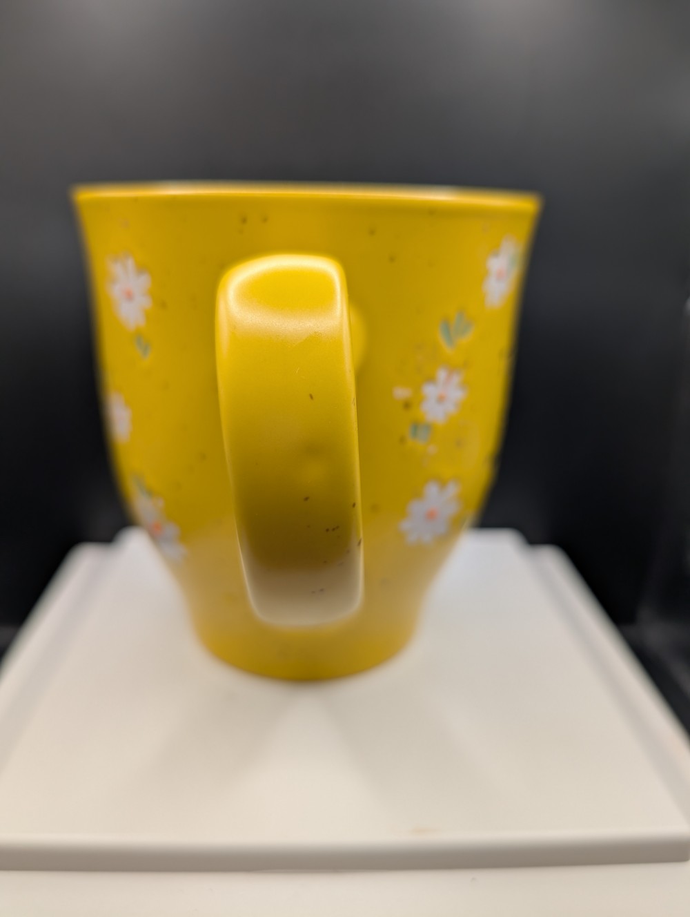 Yellow Scripture mug w/daisies