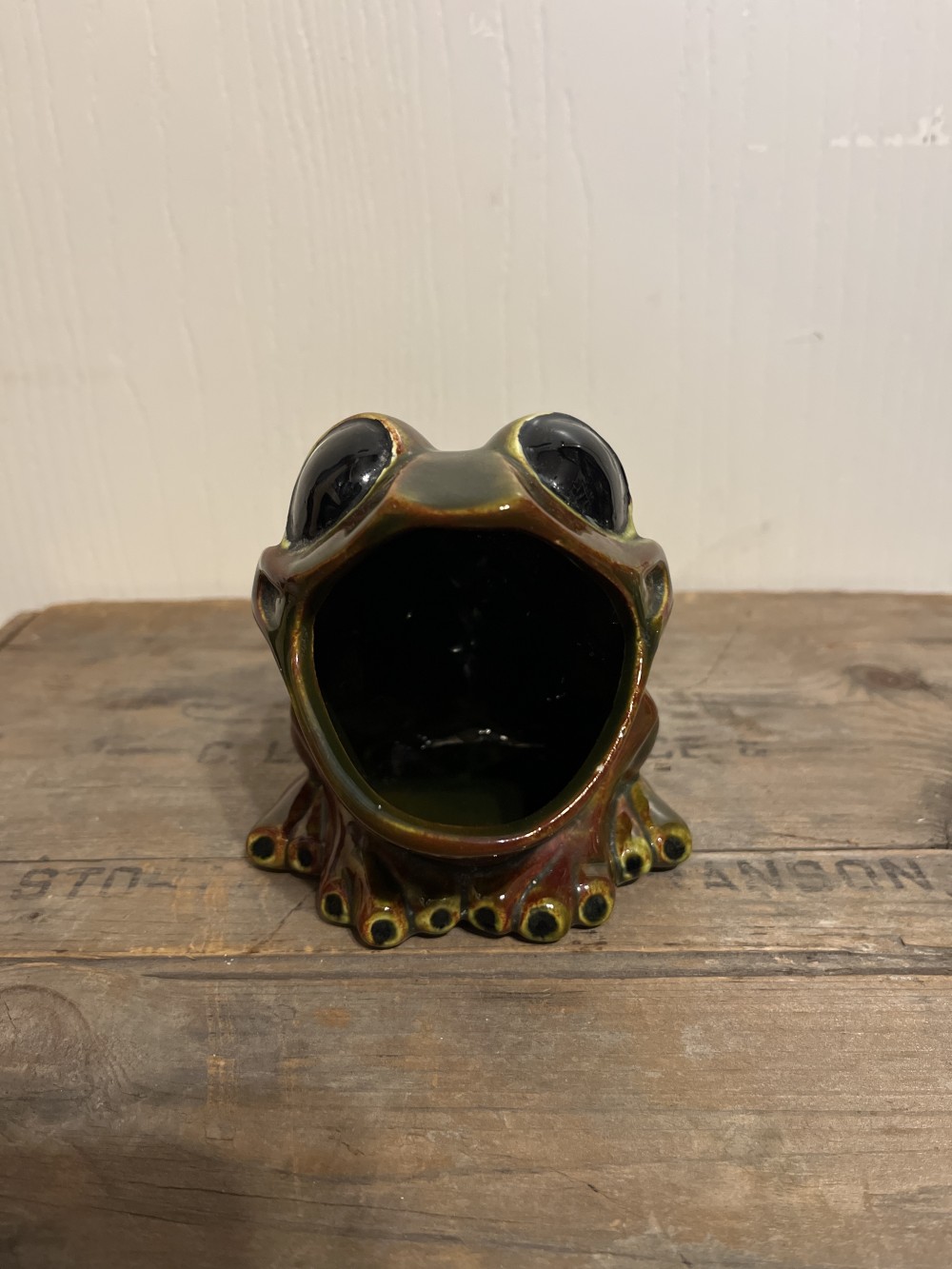 Vtg handmade frog scrubby holder