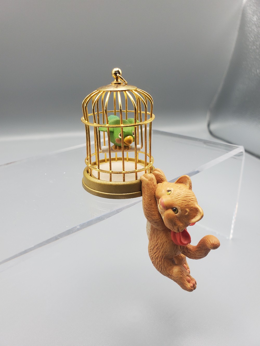 Hallmark ornament Mischievous Kittens year 2000
