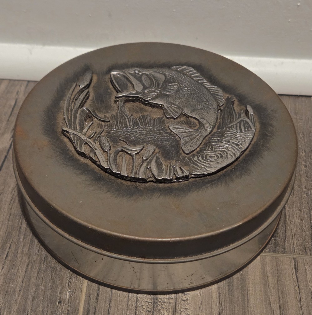 VTG Metzke Tin w/ Pewter Bass on Lid