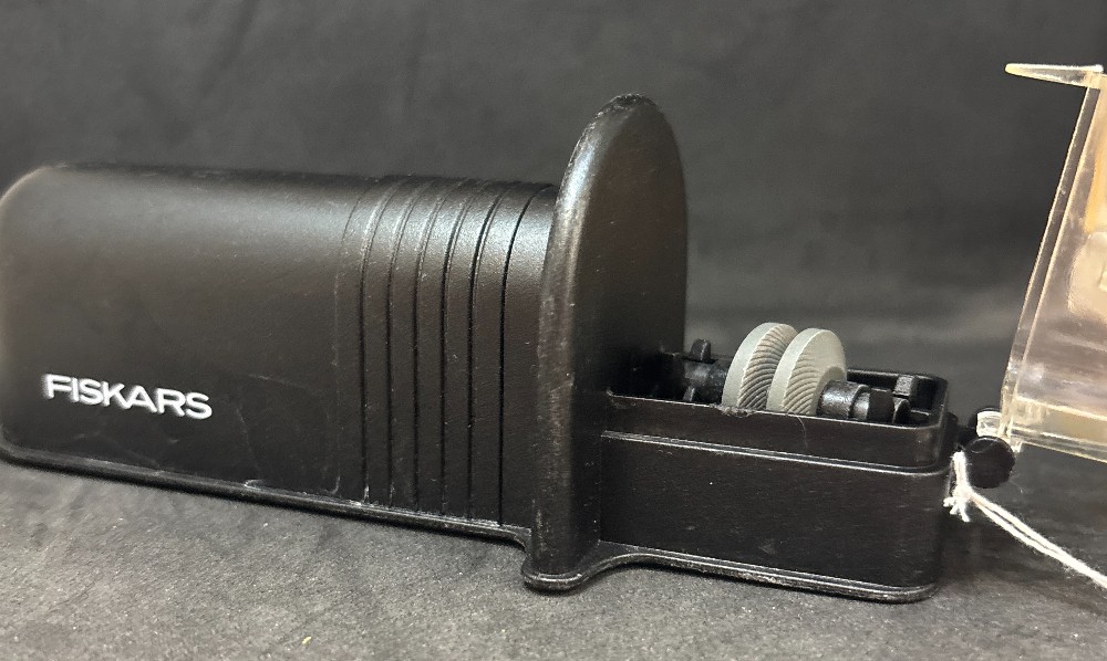 Kitchen knife sharpener Fiskars