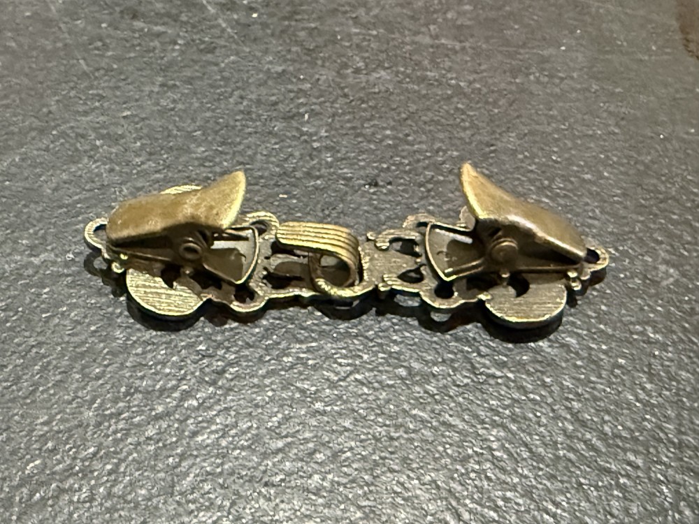 Sweater Clip, Cloak Clip, Dress Clip: Tight Loops