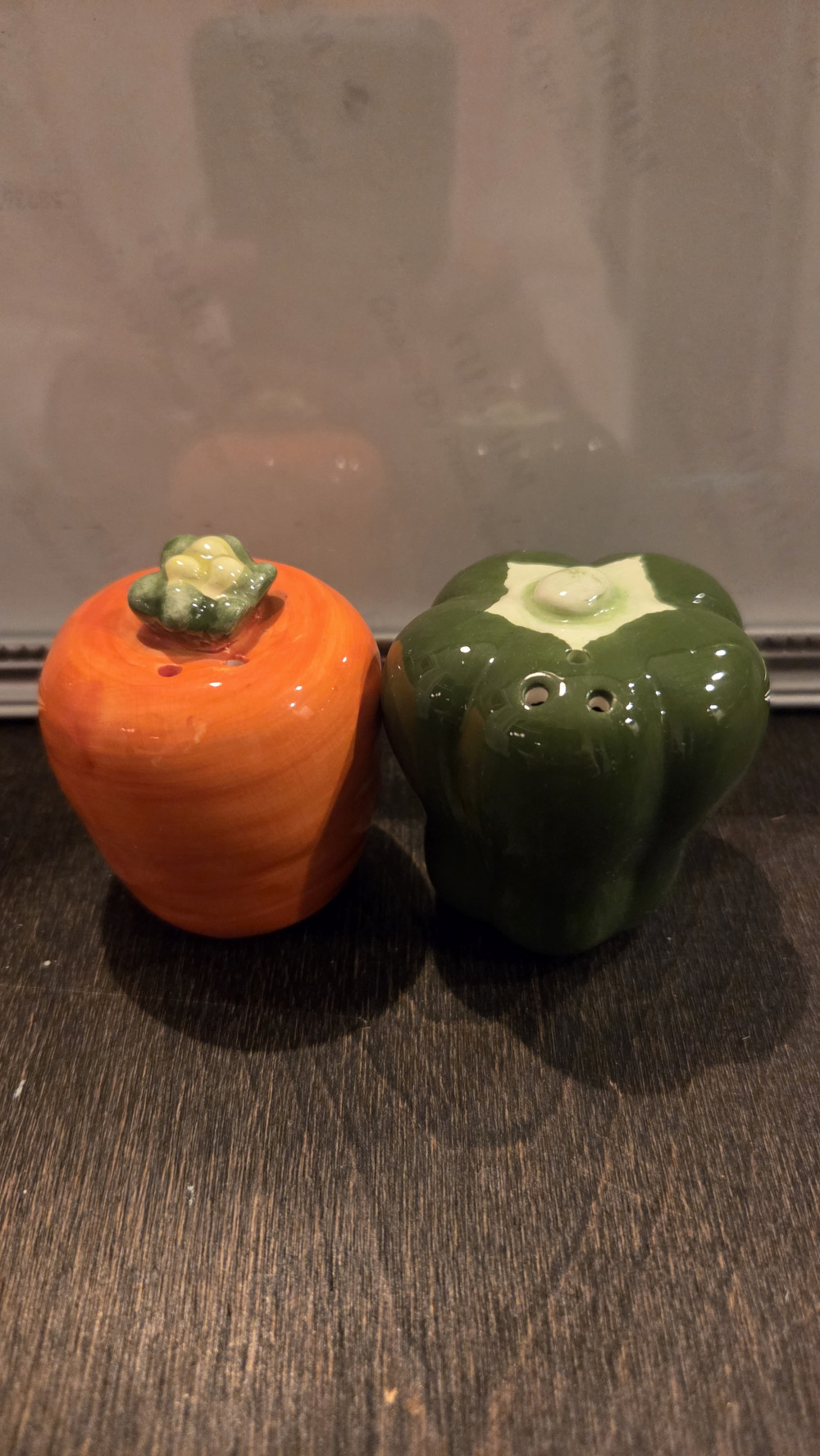 SS-105 ceramic carrot & pepper S&P