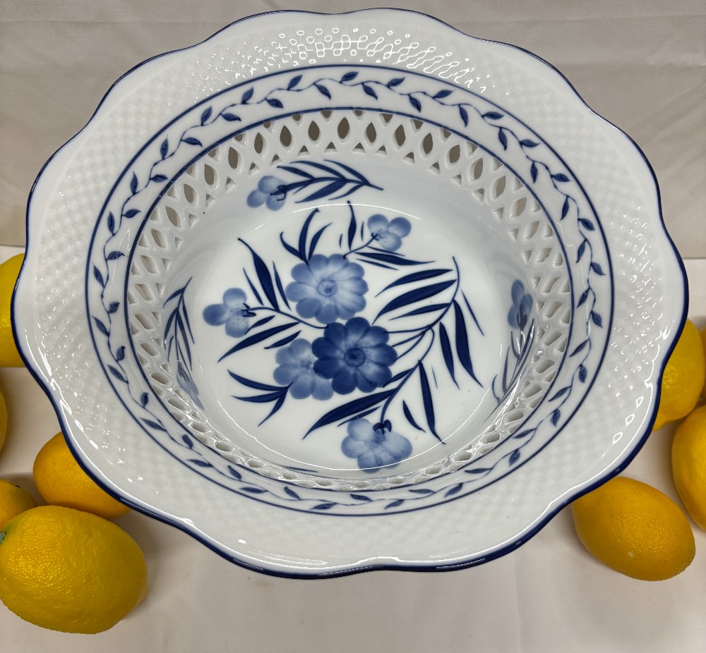 Blue & white compote w/14 lemons Cracker Barrel