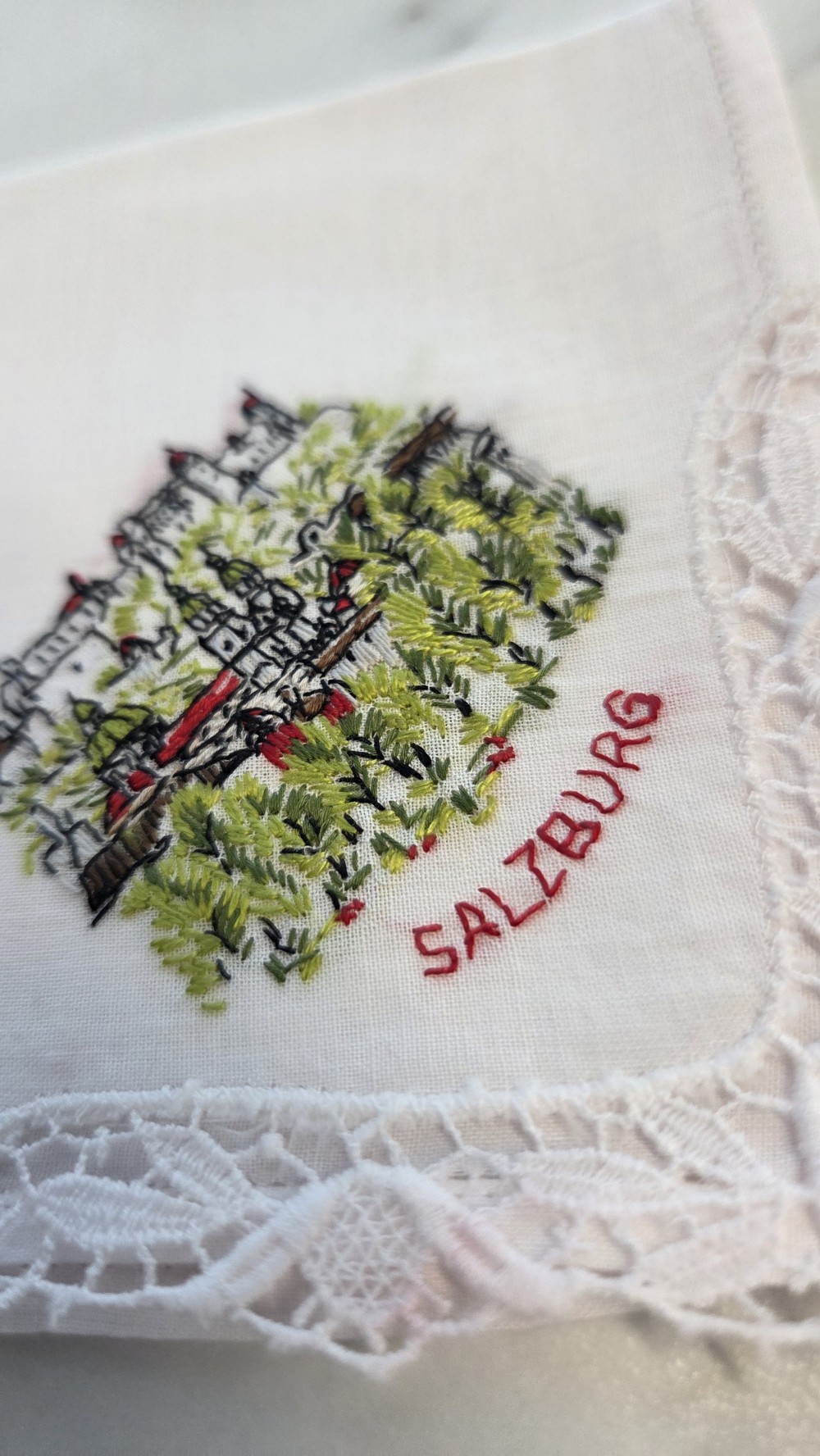 HK-822 Salzburg souvenir hankie