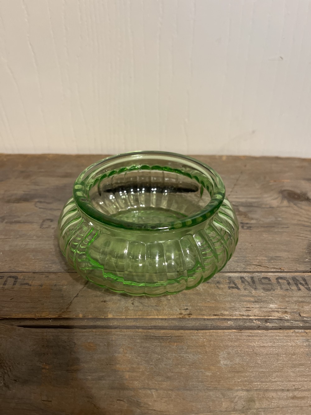Vtg Uranium glass dish - GLOWS!