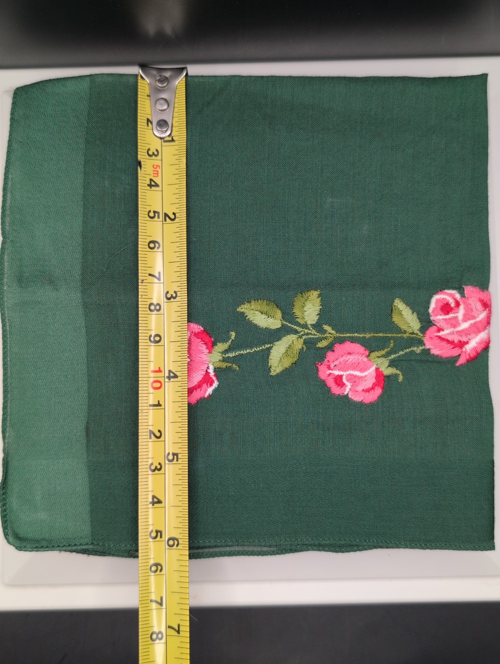 Embroidered hankie green/pink rose