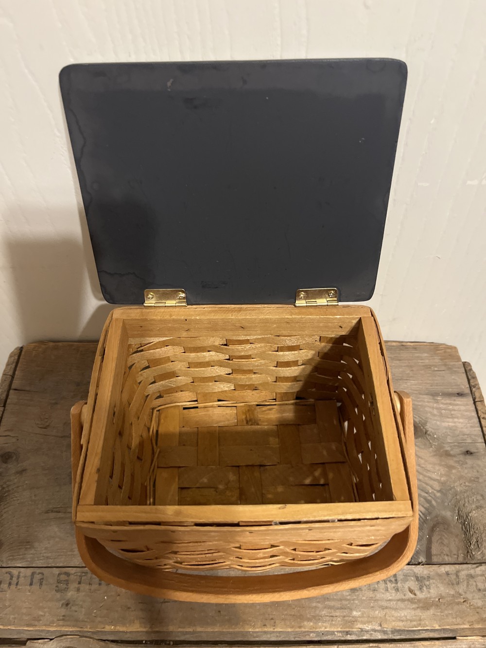 Vtg Apple Basket w/ hinged lid
