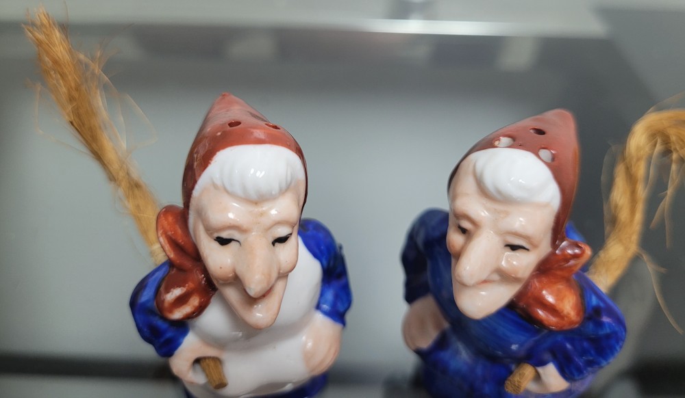 VTG 1979 Kitchen Witch Salt and Pepper with brooms
