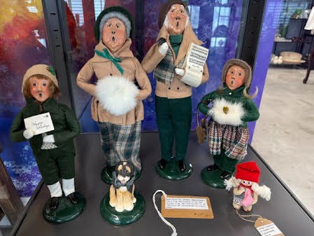 1989-91 Byer's Choice Holiday Carolers  4 Dolls &  A Dog