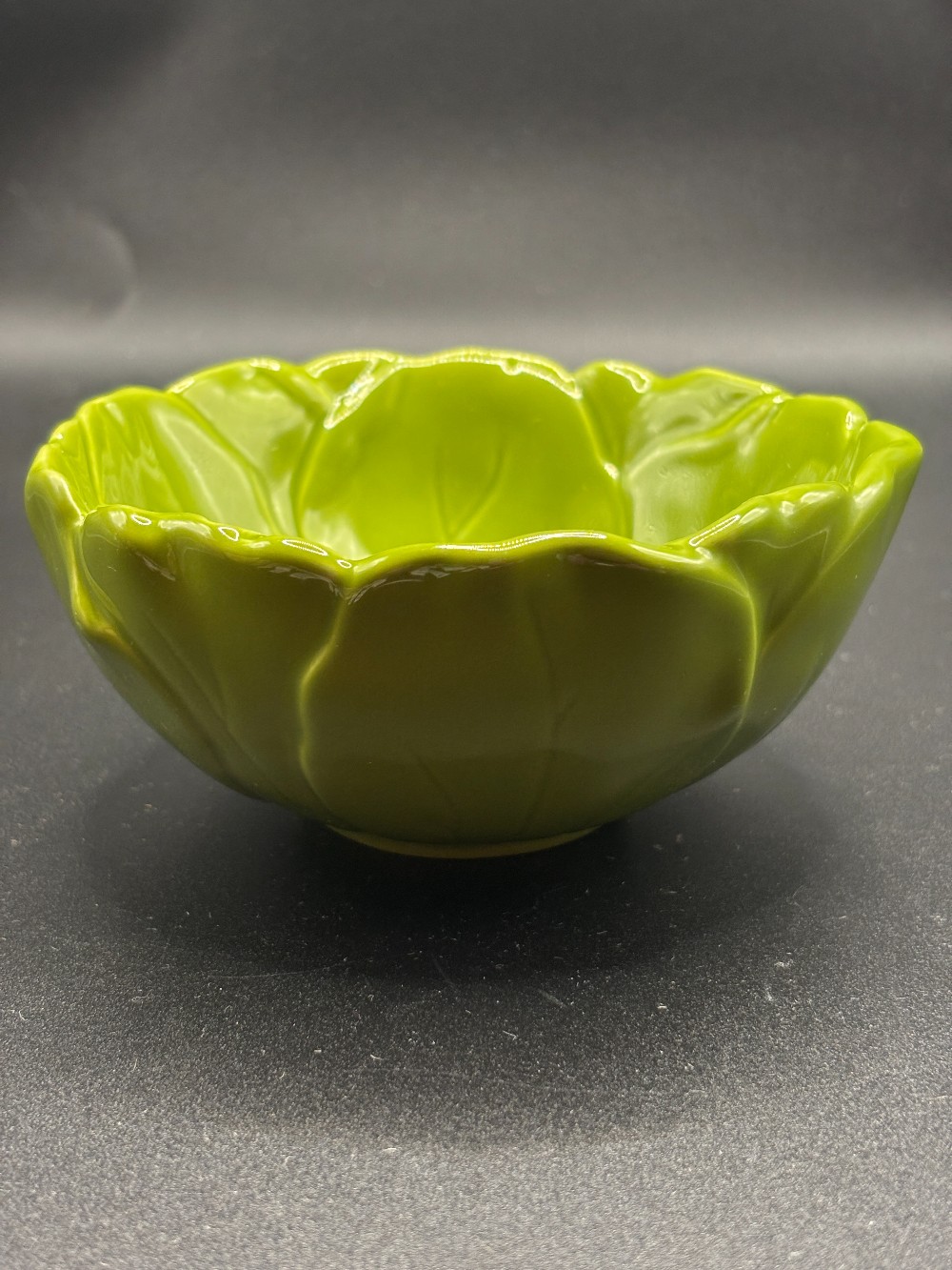 Ceramic green leaves design bowl