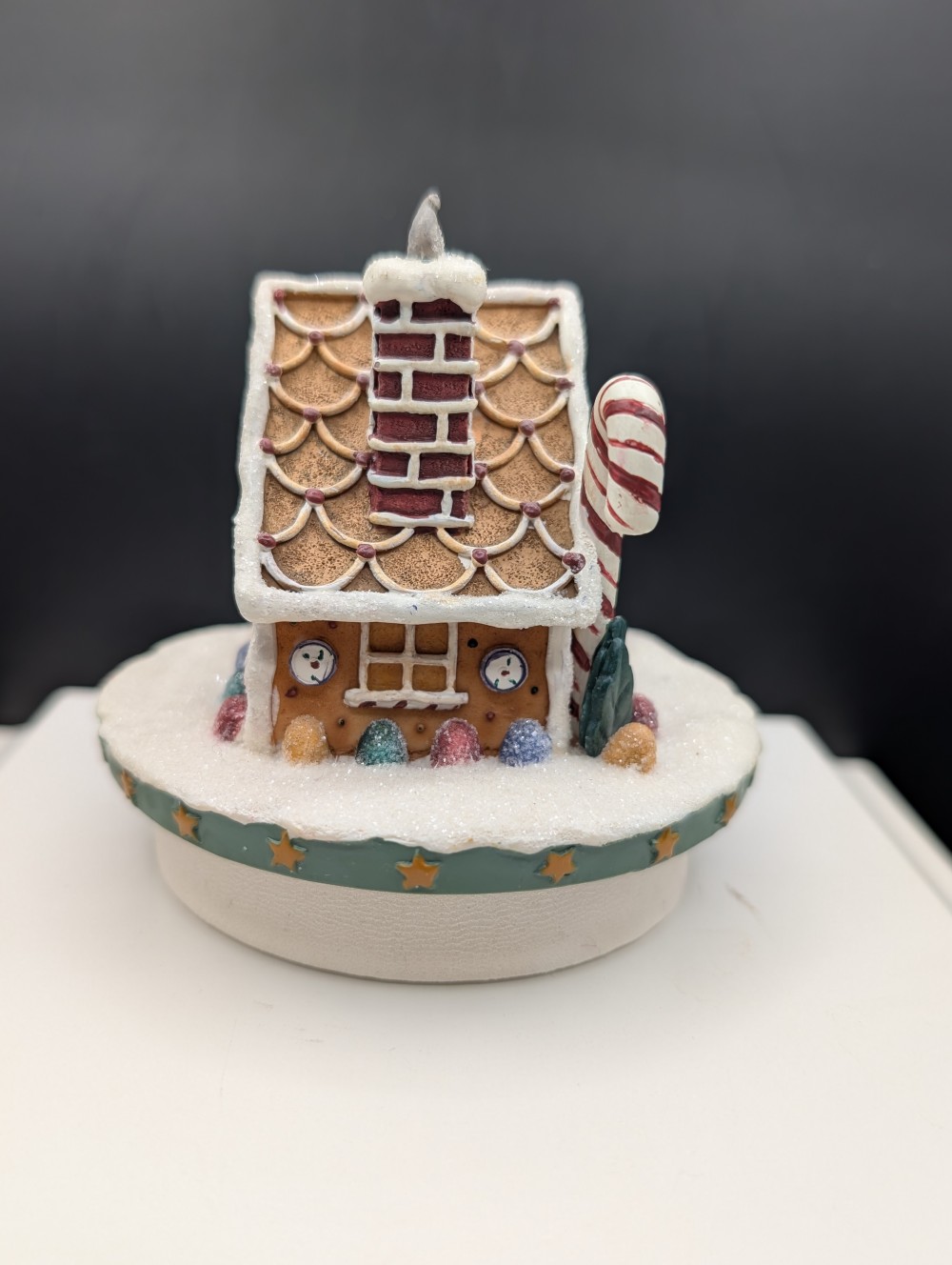 Gingerbread house jar topper